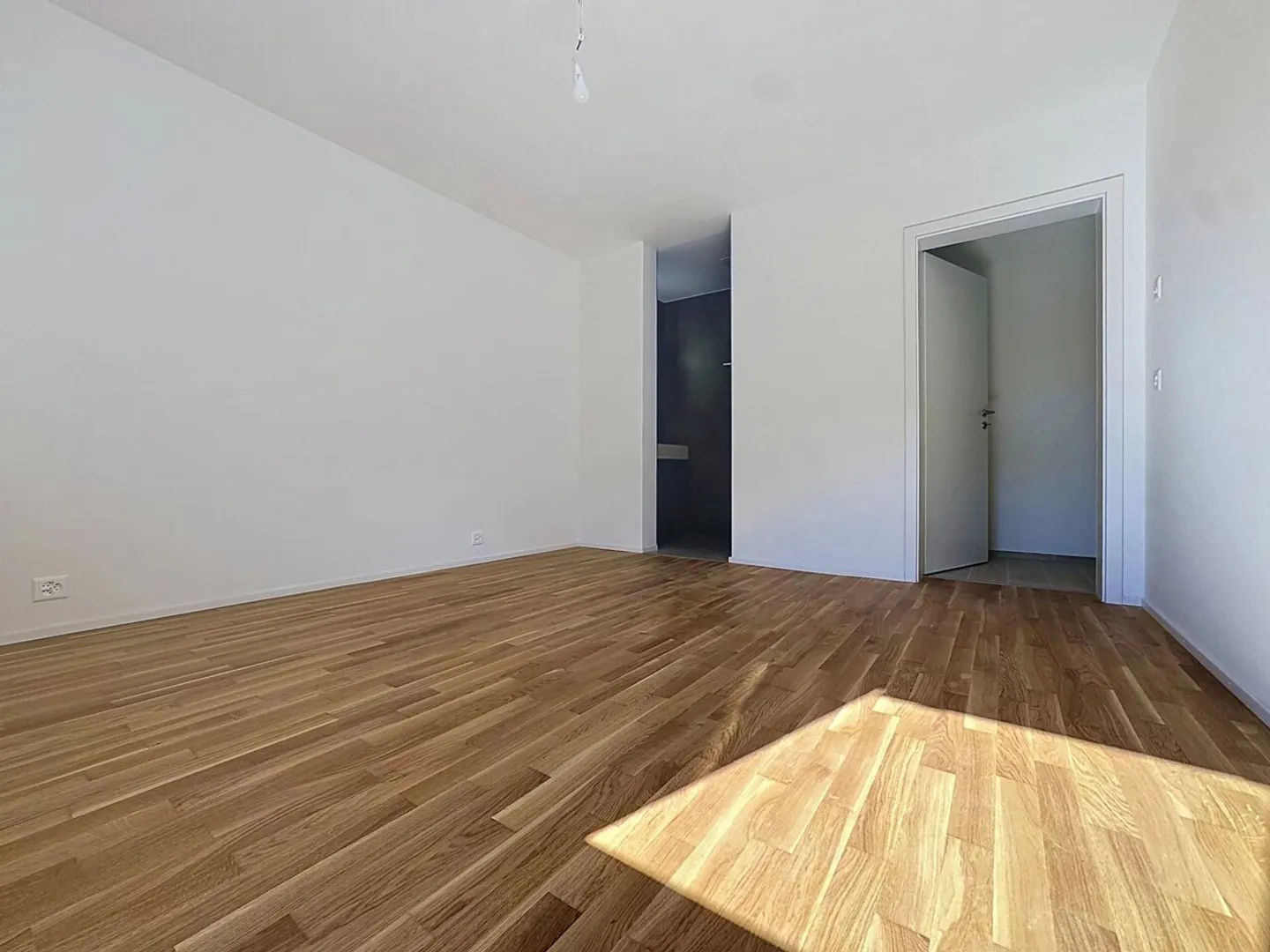 Helle 3.5-Zimmer-Wohnung mit Terrasse - Foto 3 von 8