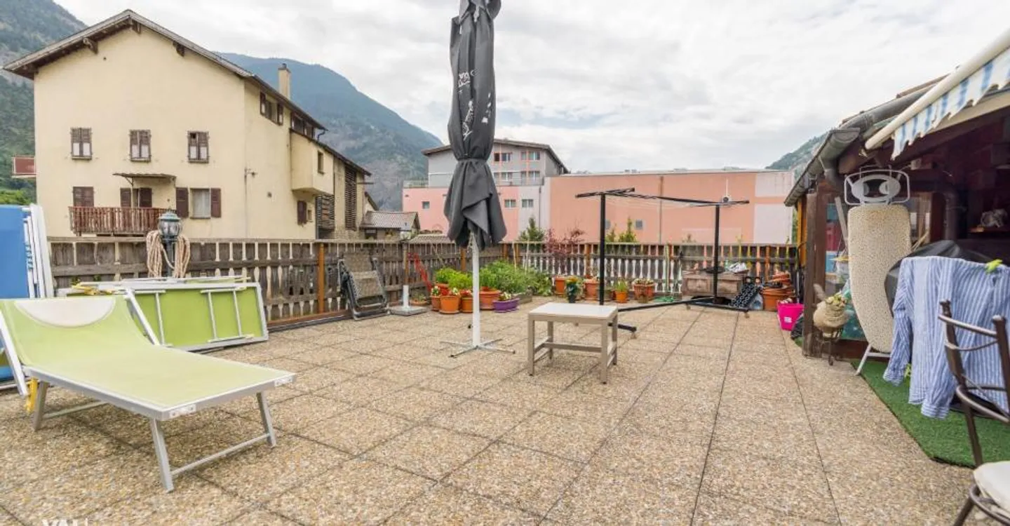 Proprietà residenziale e commerciale attraente con diverse opzioni di utilizzo - Foto 12 di 13
