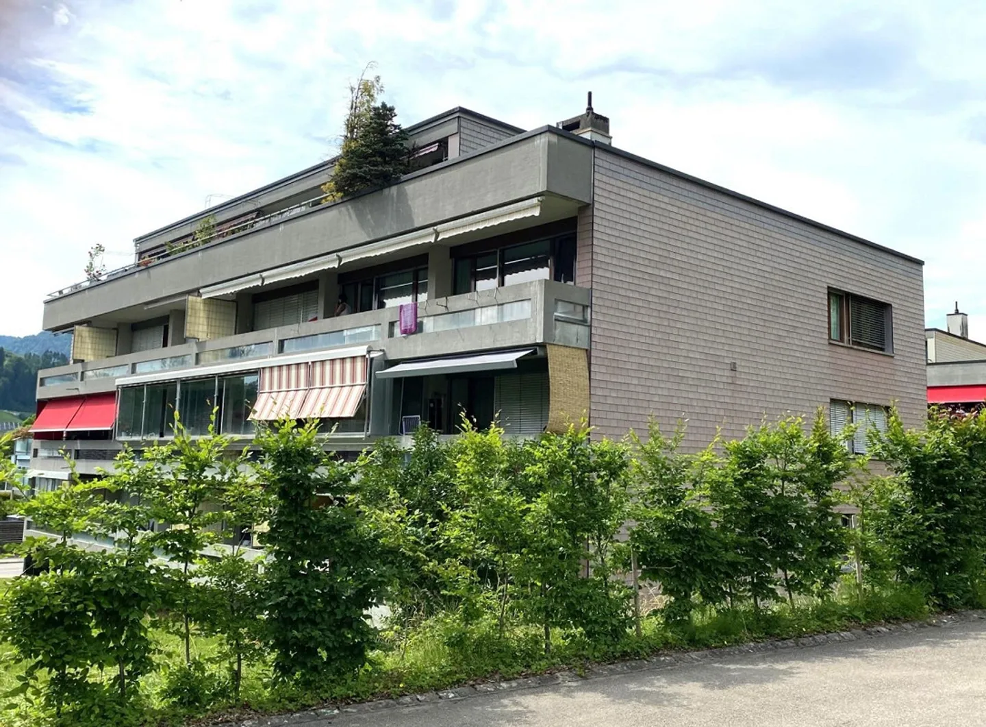 Grosszügige, helle 5-Zimmer-Wohnung mit 142 m² und grossem Balkon - Photo 1 of 6