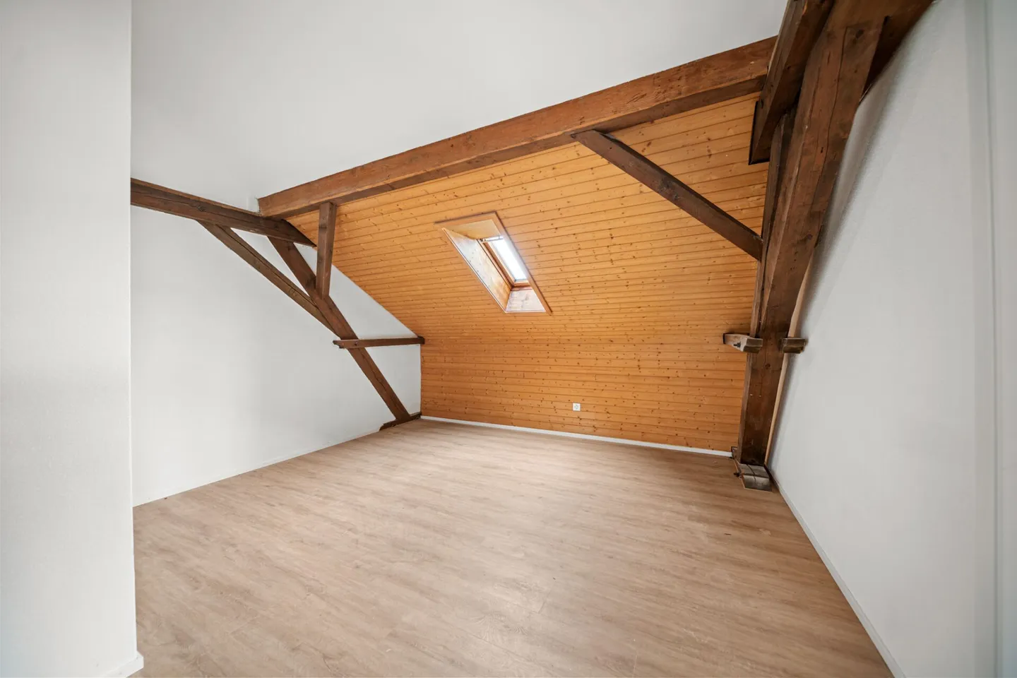 Frisch Renovierte 4.5 Zimmer Maisonette Wohnung - Foto 10 di 13