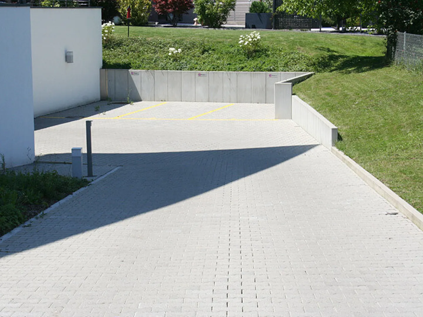 Outdoor Parking Space Available - Photo 4 of 5