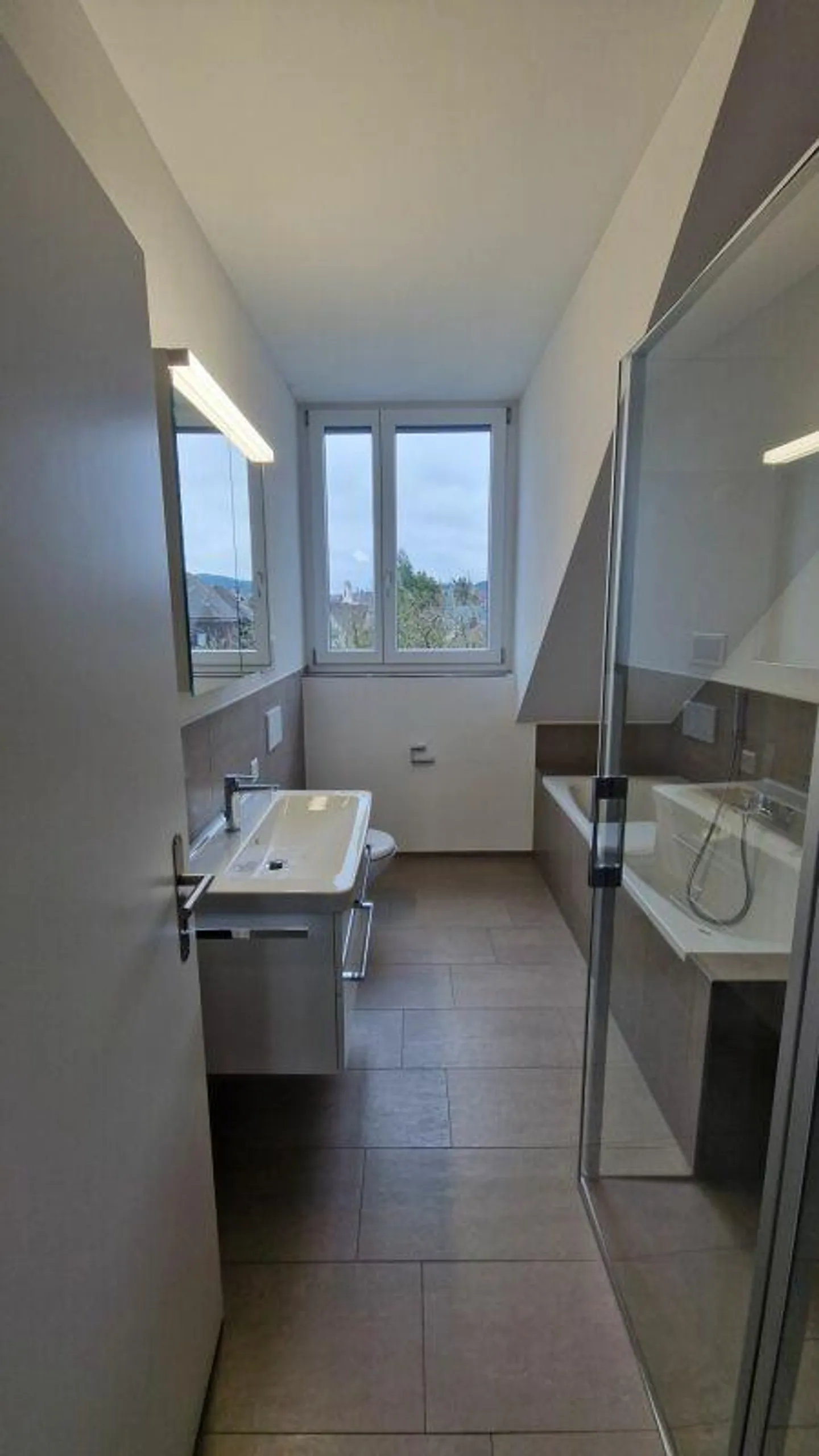 Appartamento spazioso e luminoso di 4,5 stanze - Foto 3 di 13