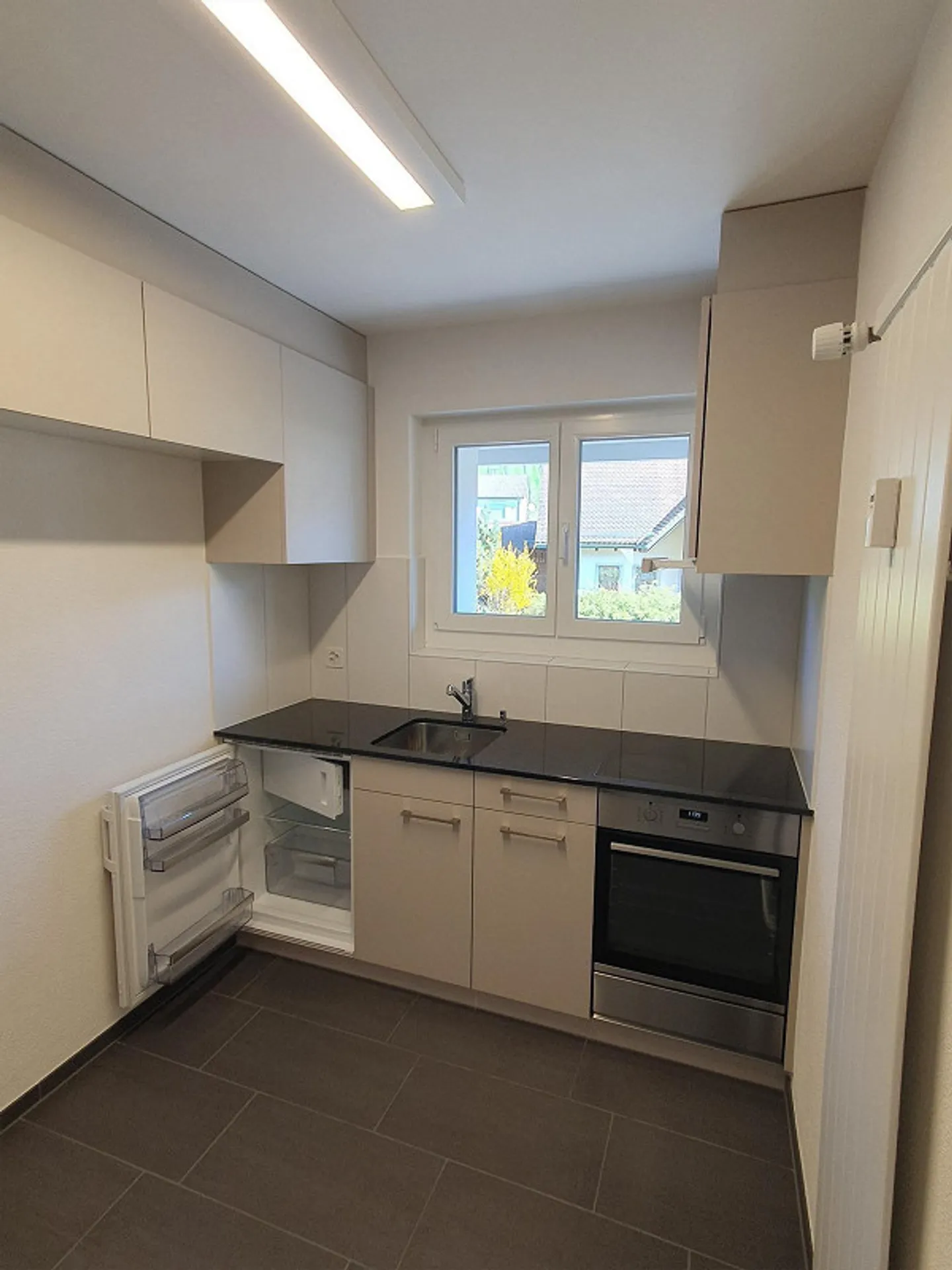 attractive, newly renovated 1.5 room apartment - Photo 3 of 14