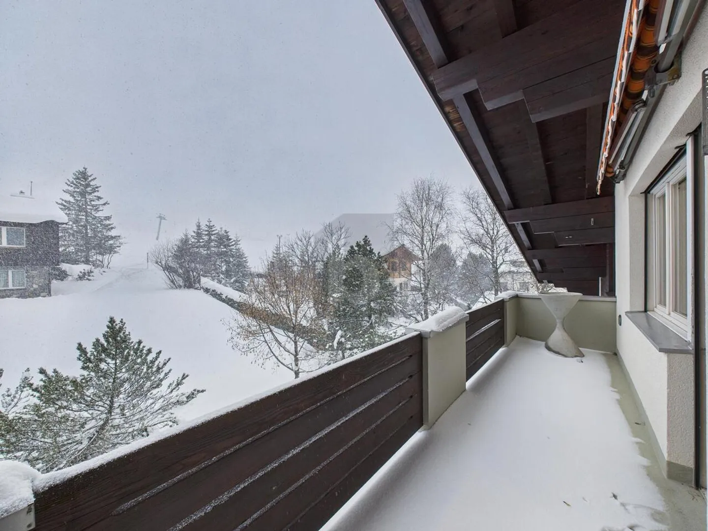 VUE SUR LES MONTAGNES ET LA STATION DE SKI - Photo 5 sur 6