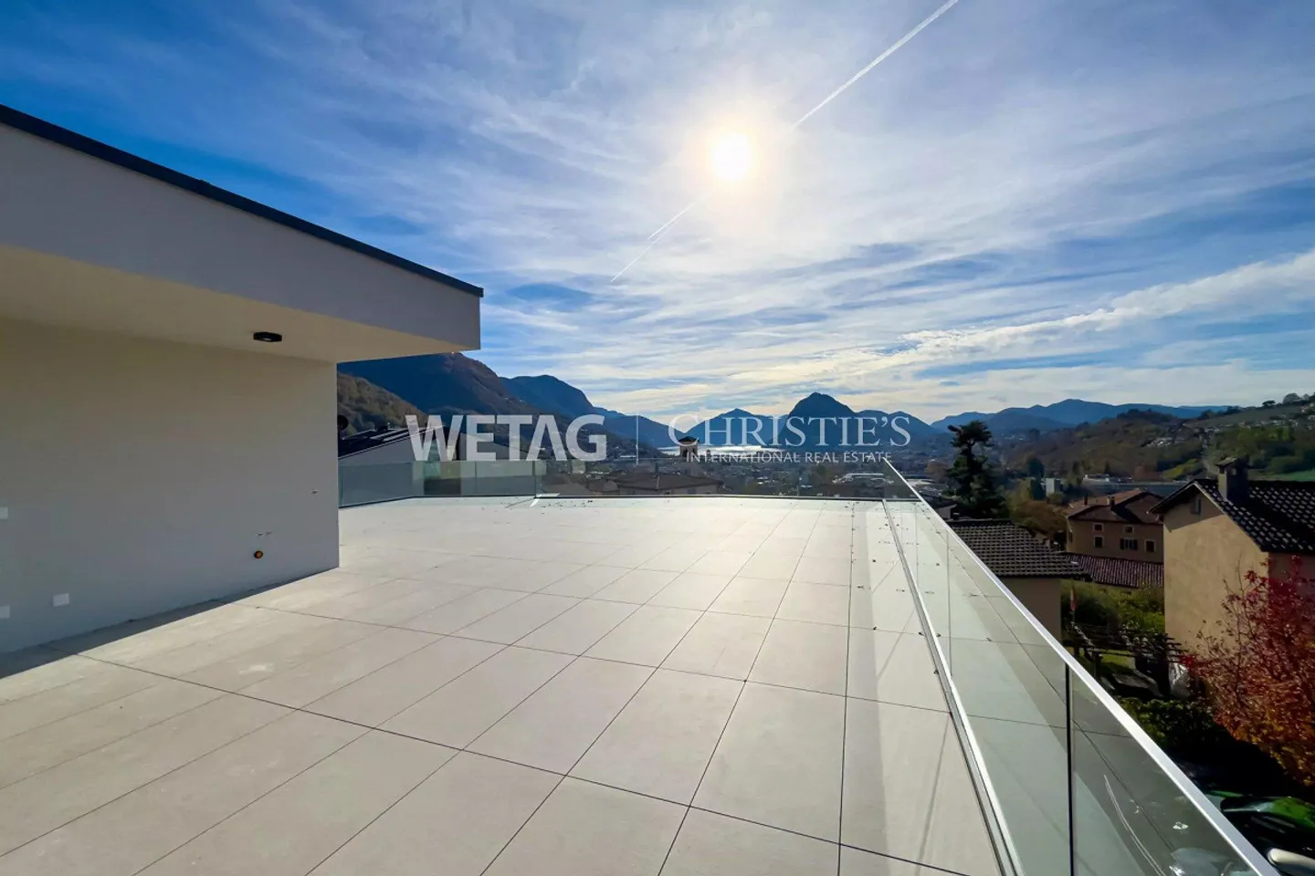 Elegant penthouse apartment in shell condition for sale in Lugano-Canobbio, with panoramic terrace & view of Lake Lugano - Photo 3 of 11