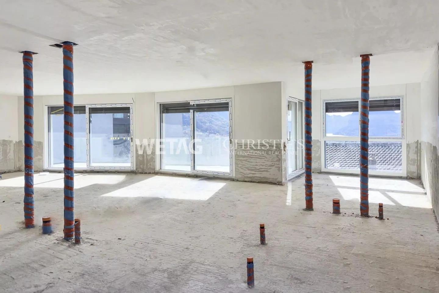 Elegant penthouse apartment in shell condition for sale in Lugano-Canobbio, with panoramic terrace & view of Lake Lugano - Photo 4 of 11