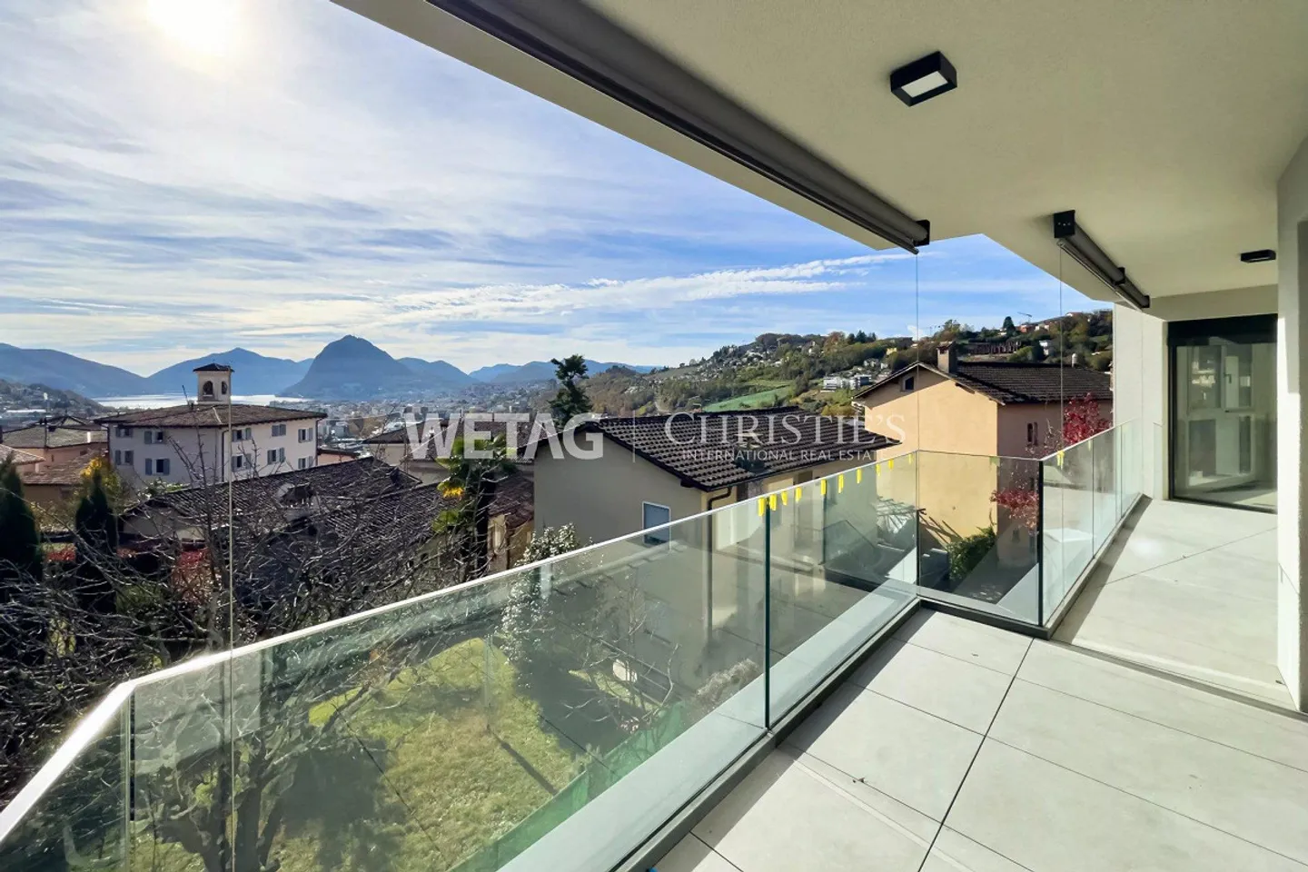 Elegant penthouse apartment in shell condition for sale in Lugano-Canobbio, with panoramic terrace & view of Lake Lugano - Photo 9 of 11
