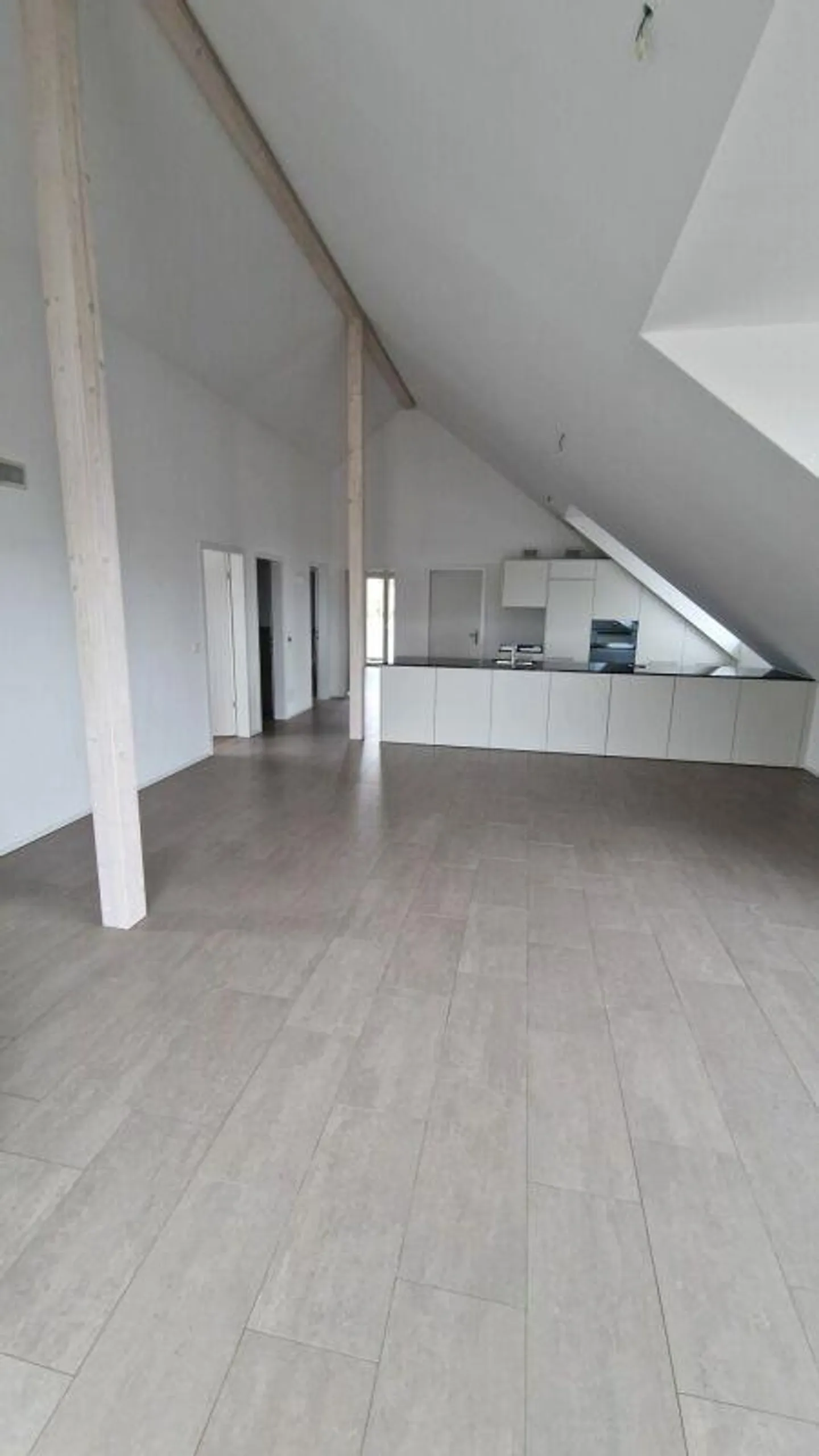 Appartamento spazioso e luminoso di 4,5 stanze - Foto 6 di 13