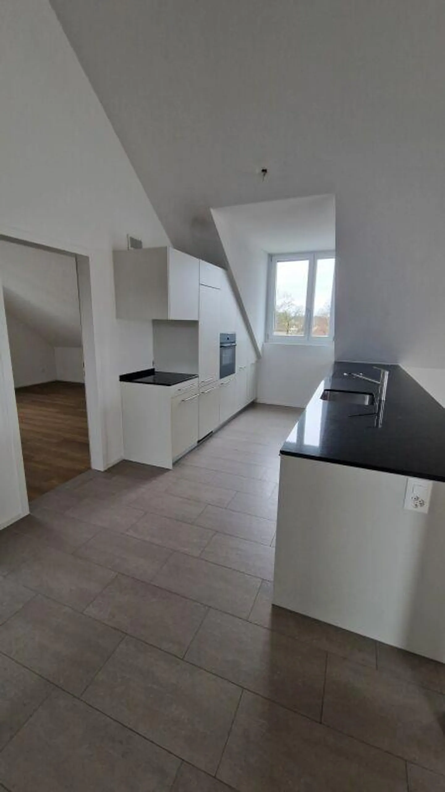 Appartamento spazioso e luminoso di 4,5 stanze - Foto 5 di 13