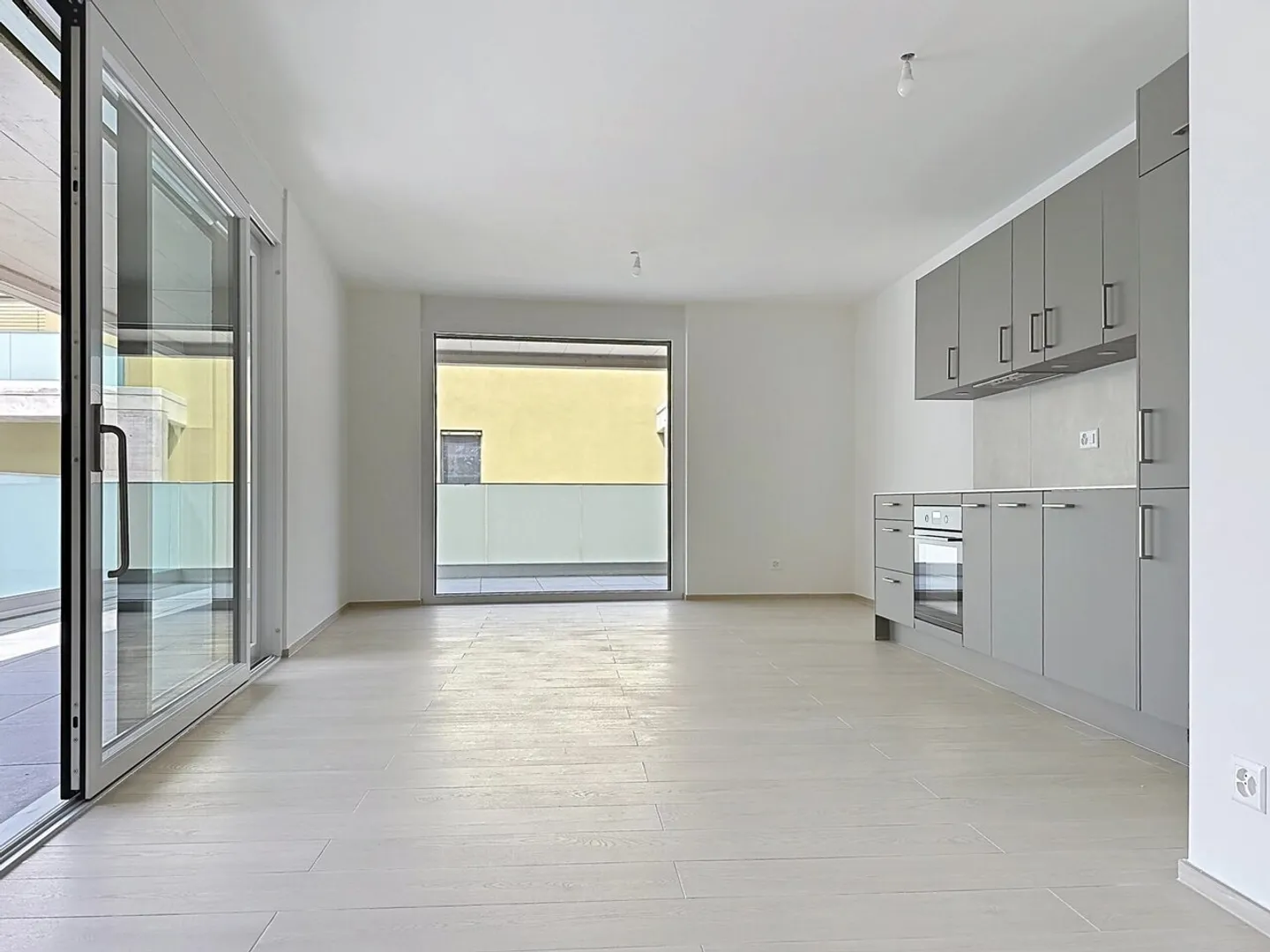 For rent in Uvrier 2.5 room apartment with terrace - Photo 1 of 11