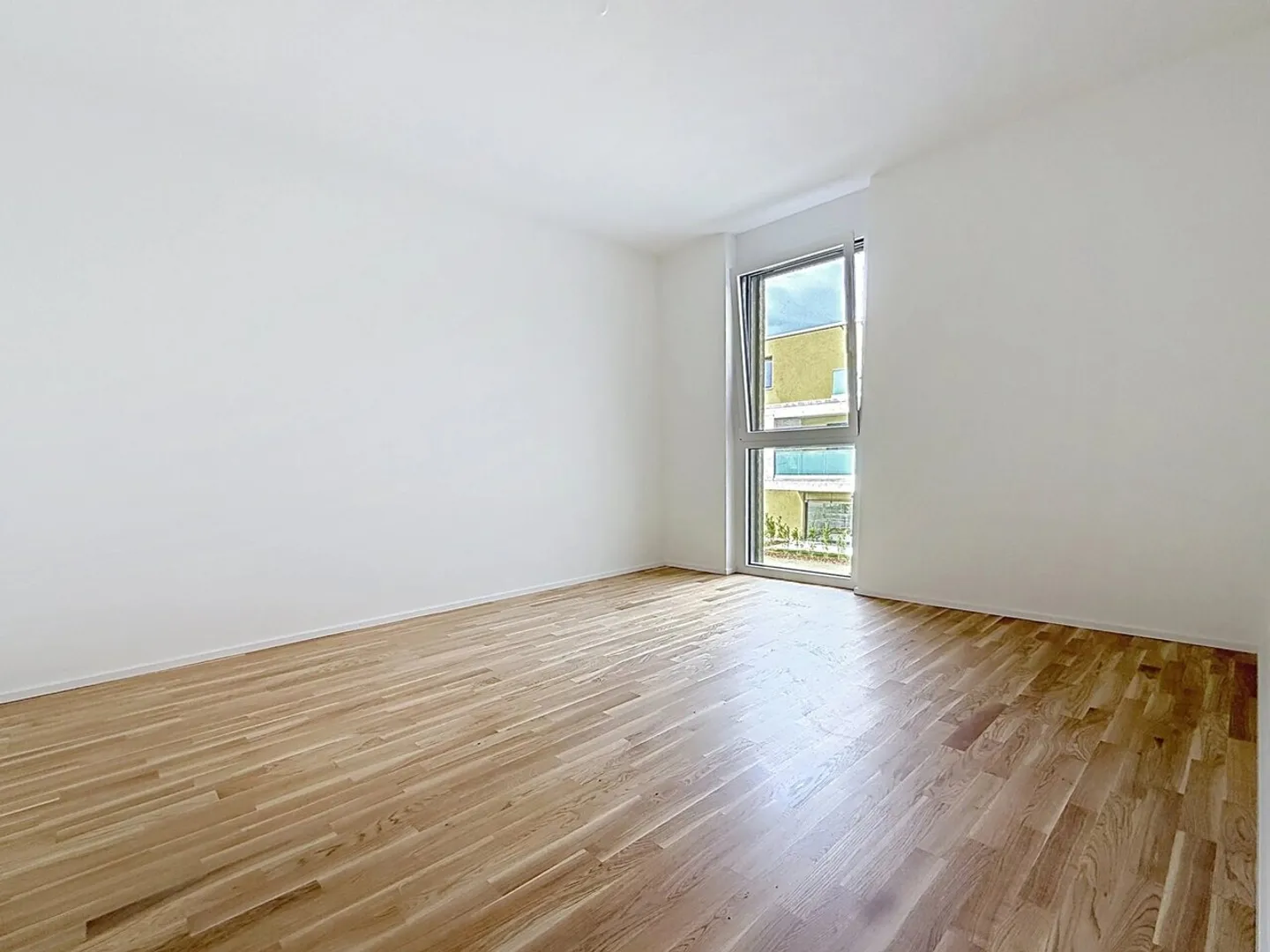 For rent in Uvrier 2.5 room apartment with terrace - Photo 5 of 11