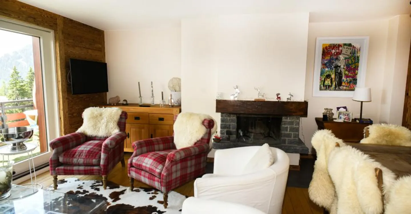 Elegant Alpine Apartment with View - Photo 2 of 13