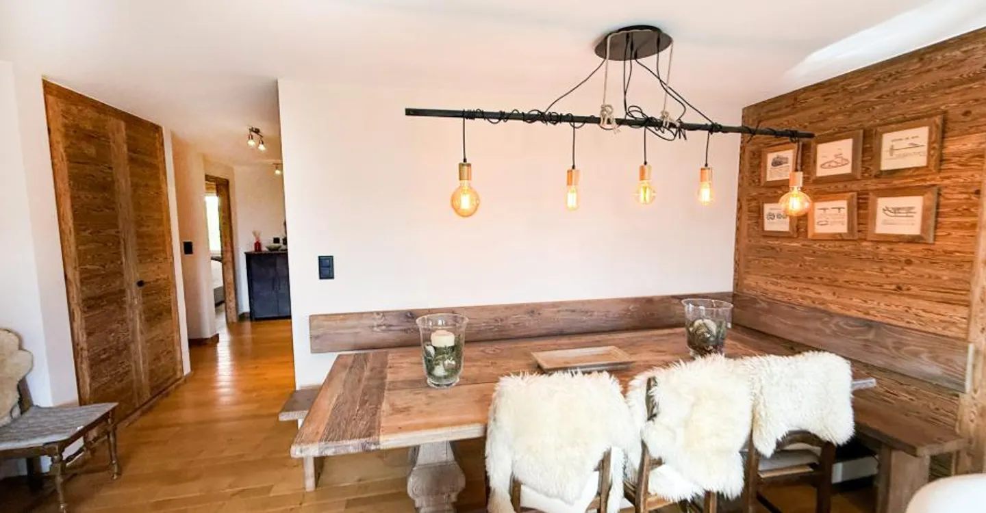 Elegant Alpine Apartment with View - Photo 3 of 13