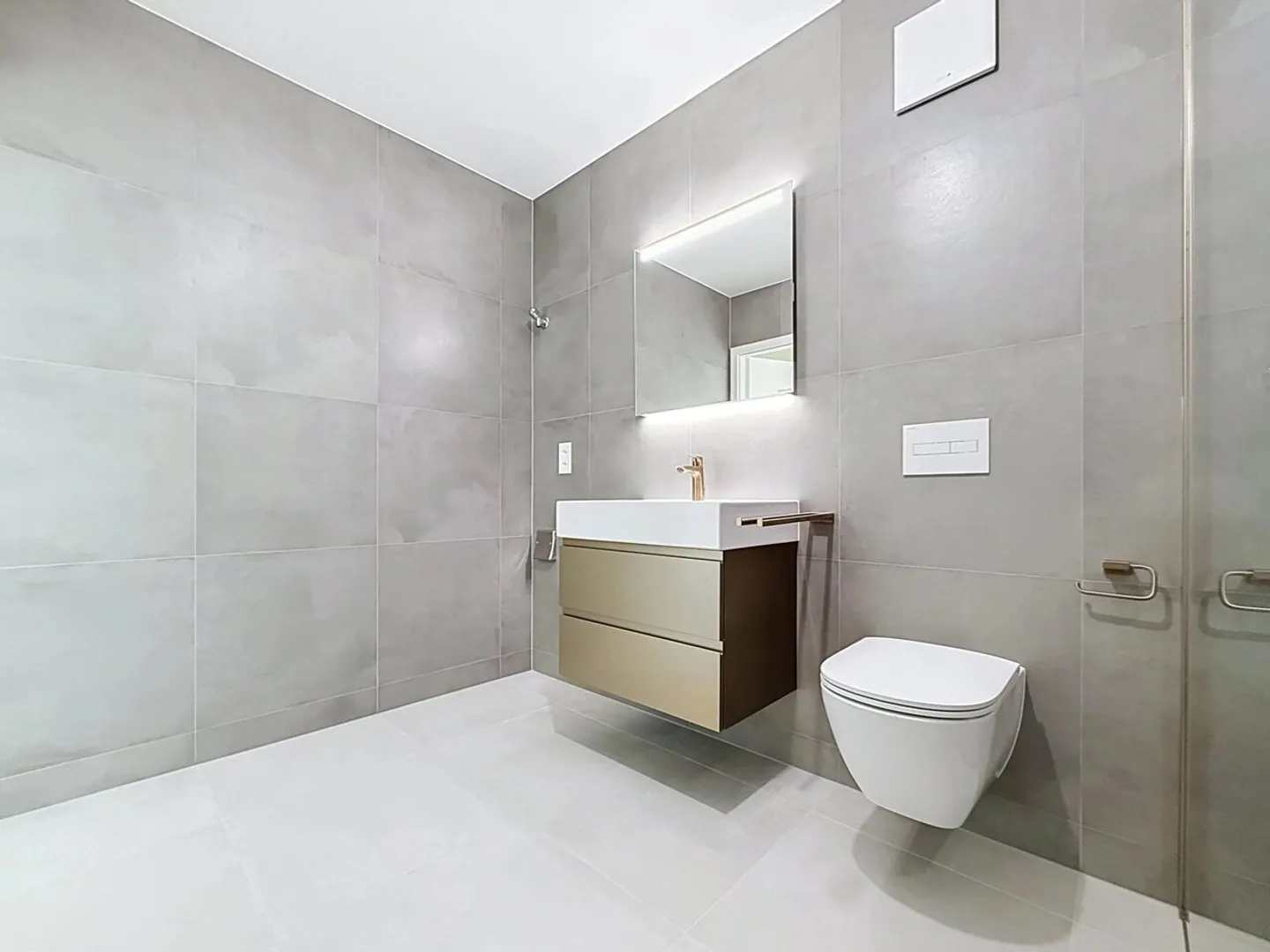 For rent in Uvrier 2.5 room apartment with terrace - Photo 7 of 11