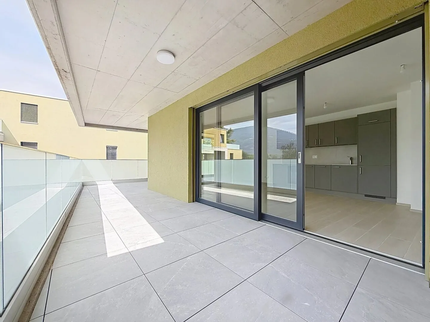For rent in Uvrier 2.5 room apartment with terrace - Photo 10 of 11