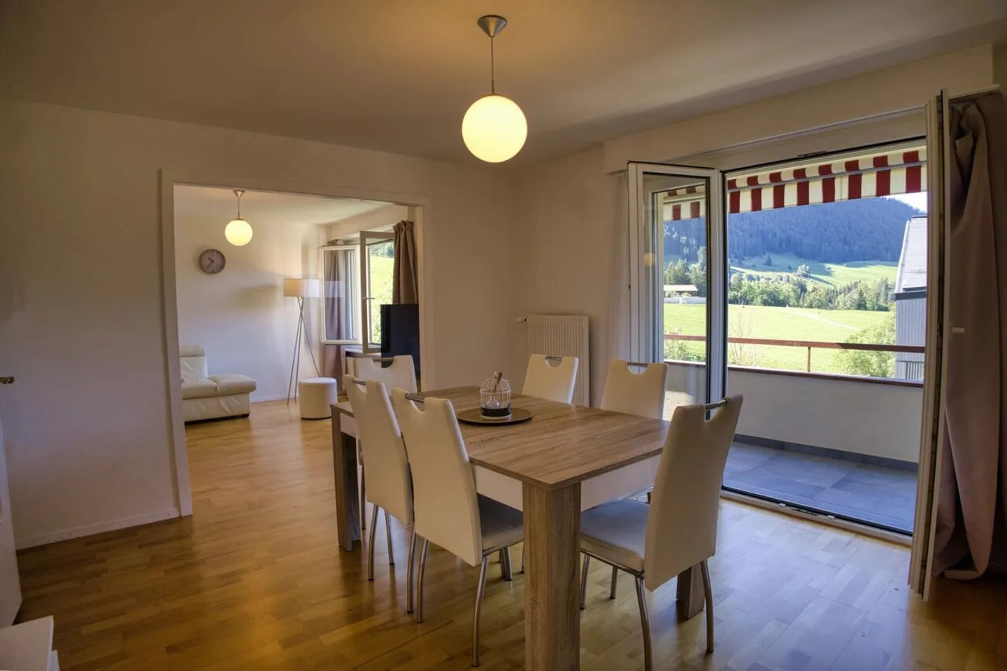 Charming Apartment in Château-d'Oex - Photo 2 of 11