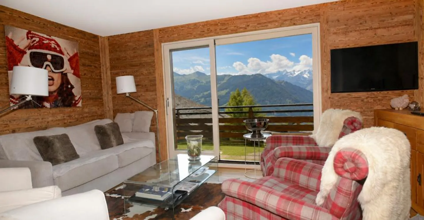 Elegant Alpine Apartment with View - Photo 1 of 13