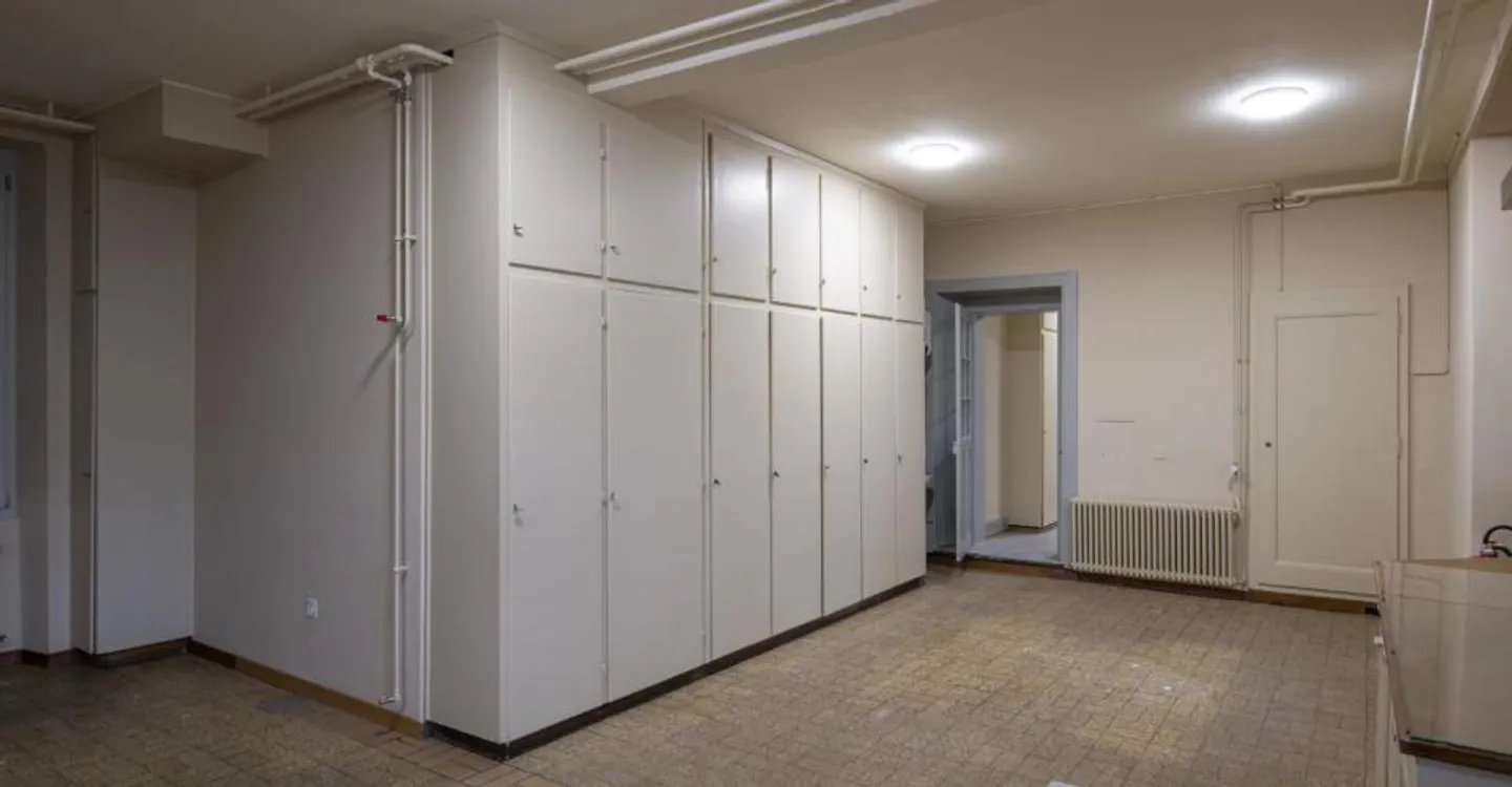 Bureau fraîchement rénové à la gare de Kerzers - Photo 5 sur 5