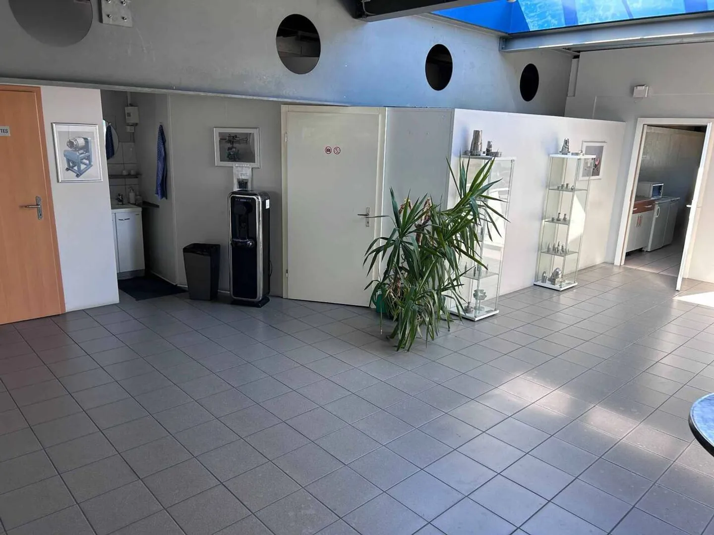Spazio misto industriale con uffici disponibile all'inizio del 2027 o da concordare - Foto 6 di 11