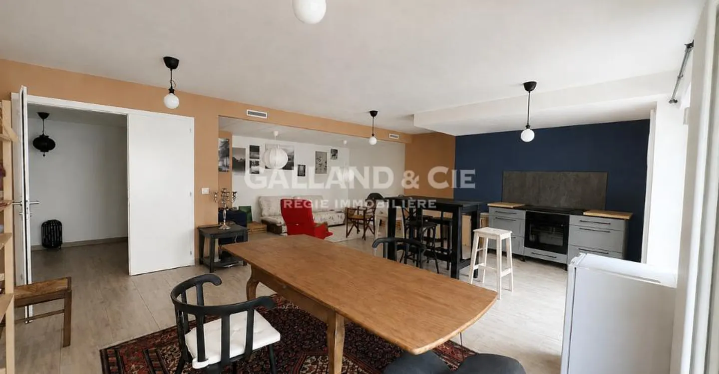 Generous space for medical profession or offices - ~164 m² - Photo 2 of 9