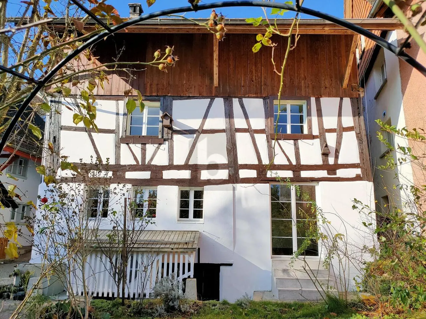 FAMILIENFREUNDLICH MIT SICHTBALKEN - Foto 1 von 6