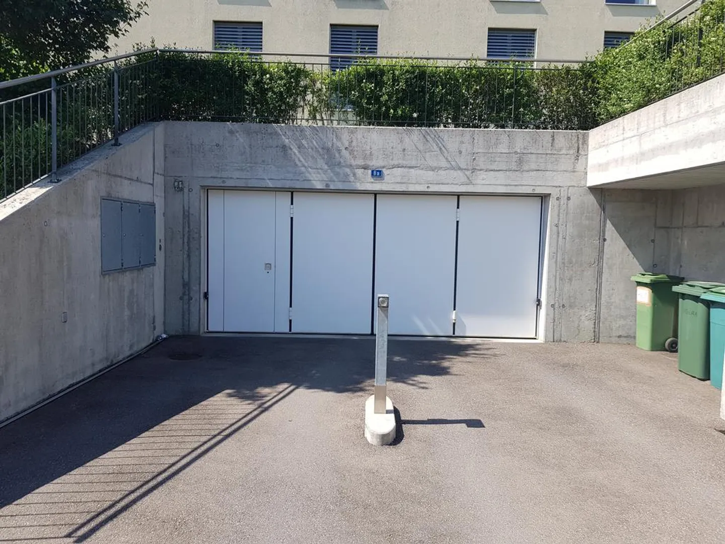 Posto auto con collegamento elettrico adatto anche per auto d'epoca - Foto 2 di 3