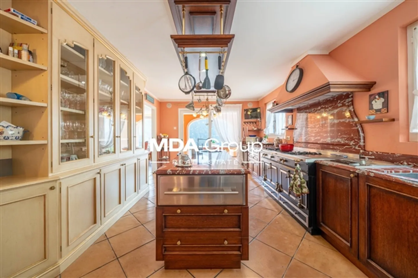 8 Room villa - Photo 7 of 20