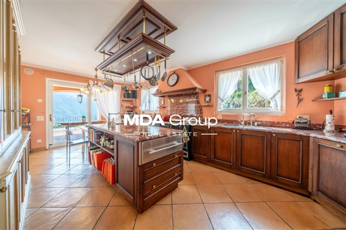 8 Room villa - Photo 9 of 20