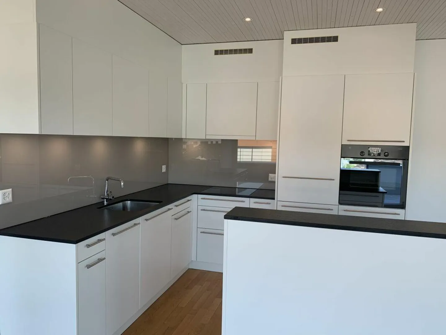 Appartamento centrale di 3,5 stanze a Ebikon - Foto 3 di 12