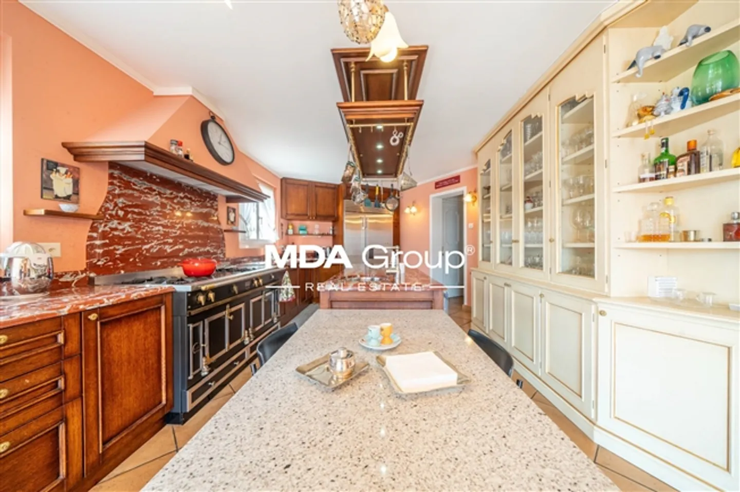 8 Room villa - Photo 13 of 20