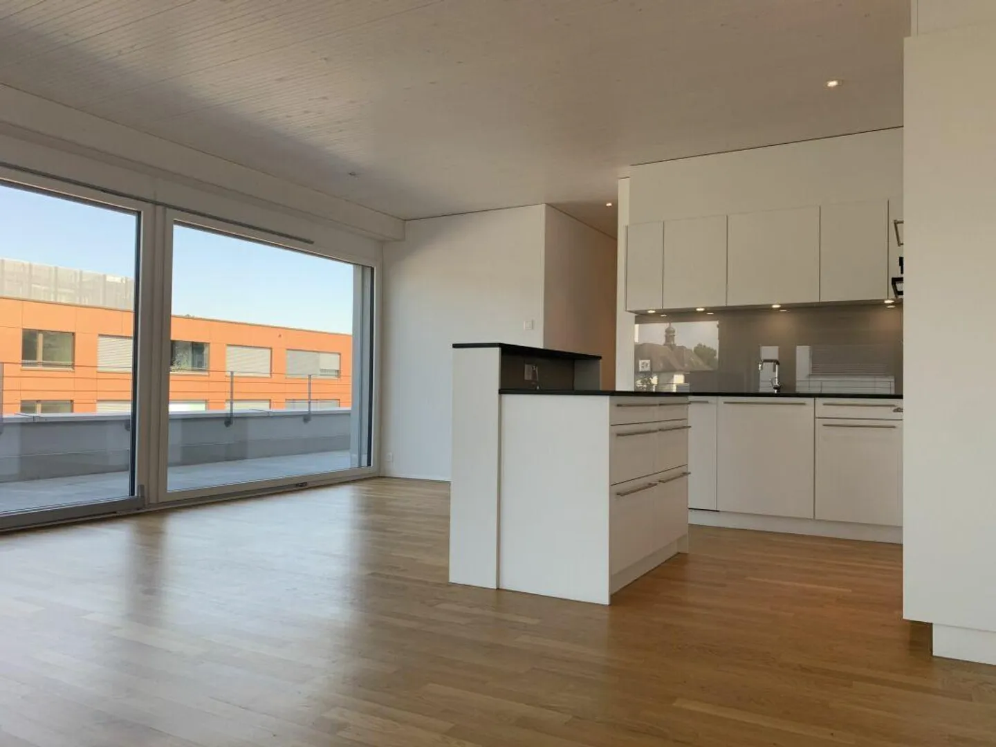 Appartamento centrale di 3,5 stanze a Ebikon - Foto 2 di 12