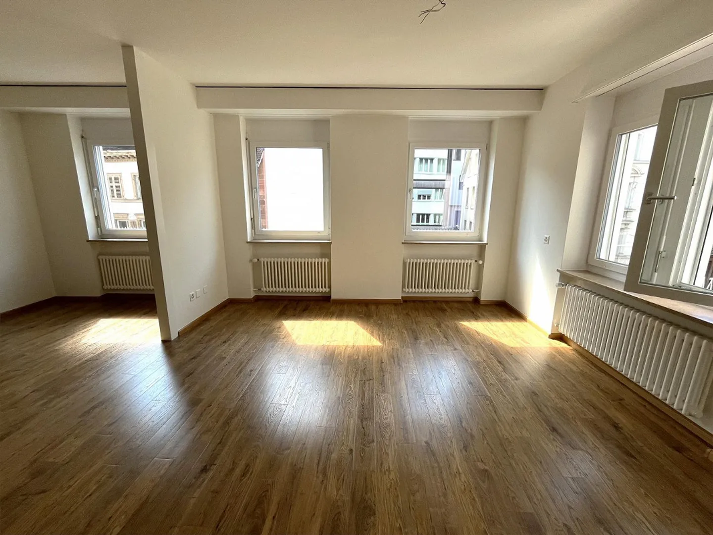 Bureaux dans le centre-ville - Photo 2 sur 5