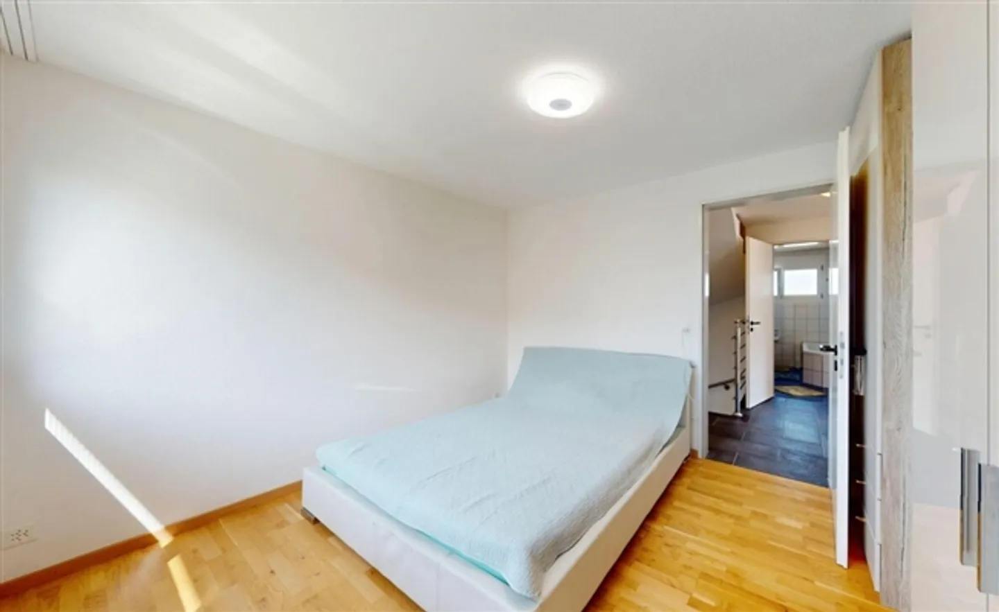 8 Room Single Family House with Apartment - Photo 13 of 20