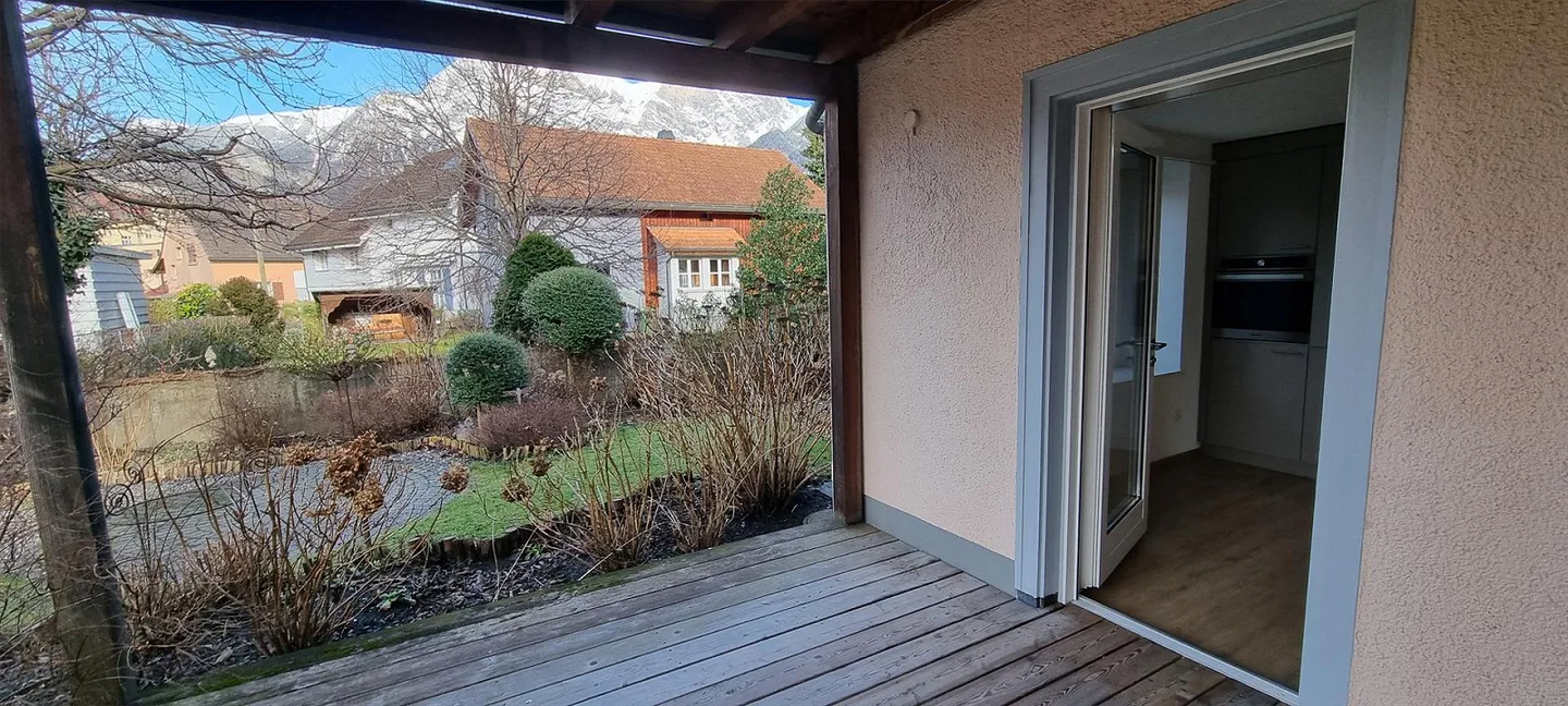 Bright, quiet 2.5-room apartment with covered terrace in Bad Ragaz - Photo 3 of 22