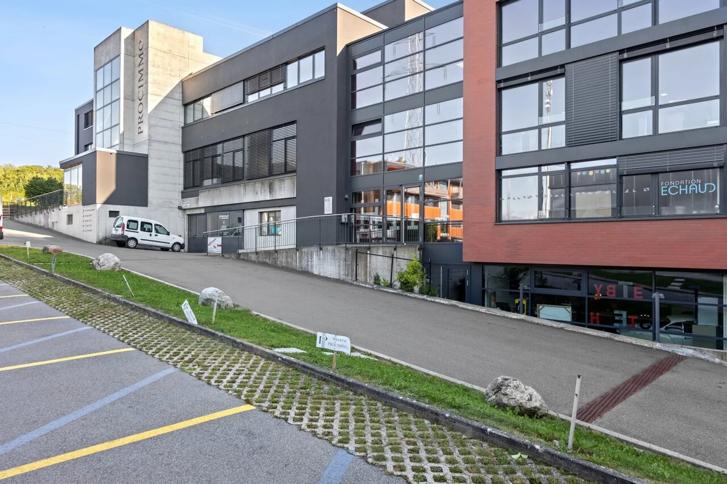 Laboratorio di 327m² in affitto - Piano terra - accesso diretto - Foto 2 di 4