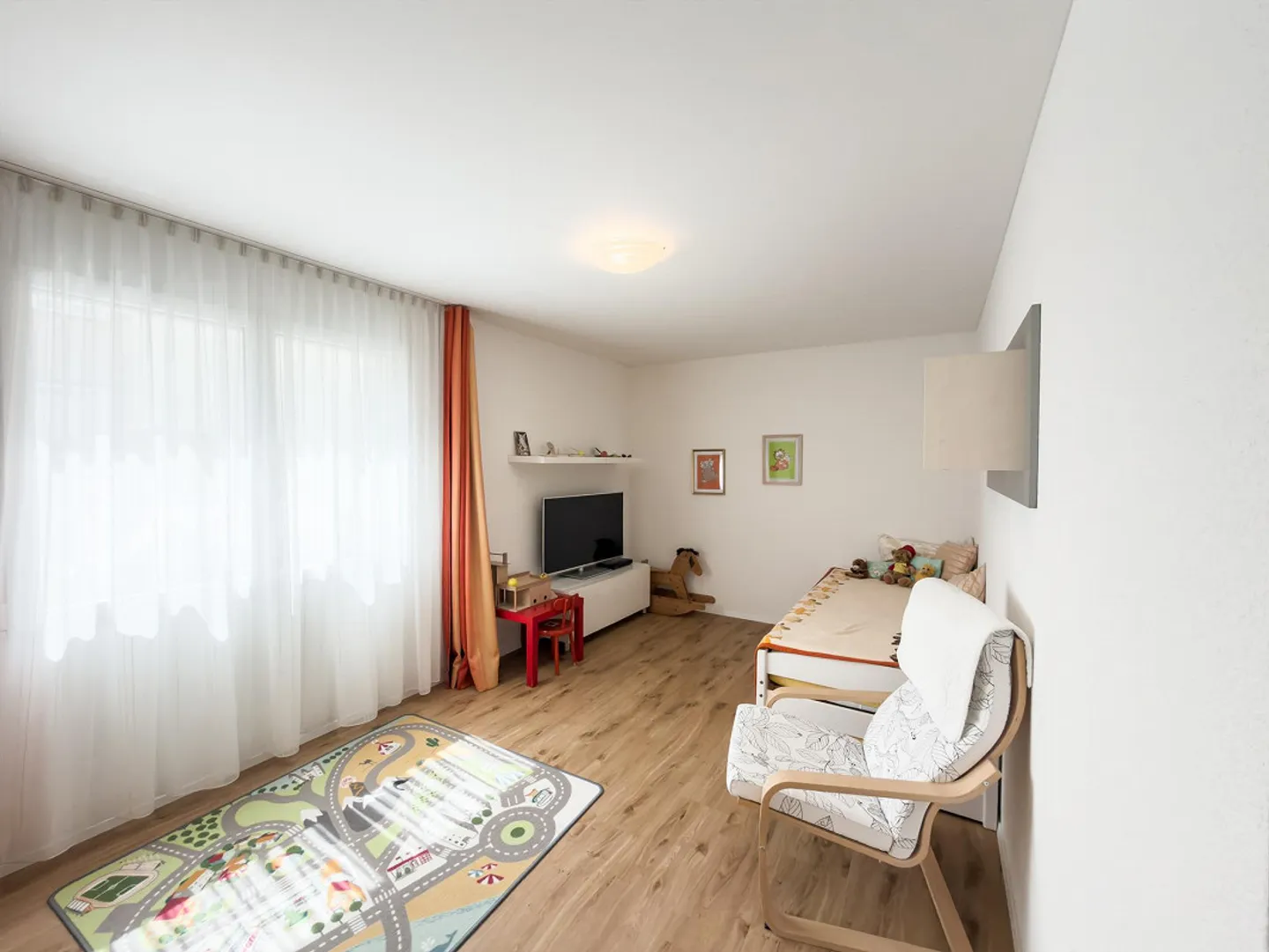 Vivere spazioso nel cuore di Niederbüren - Foto 7 di 16