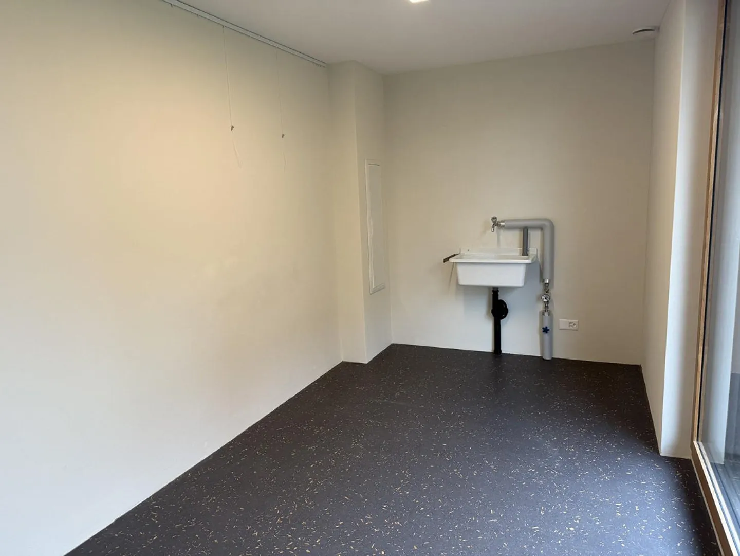 Spazio commerciale moderno in affitto come atelier - Foto 2 di 5