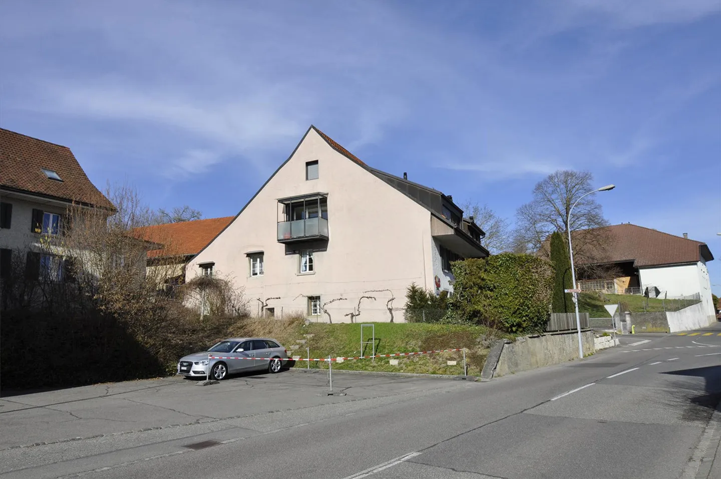 Appartamento duplex spazioso e moderno di 4,5 stanze nel centro del villaggio - Foto 2 di 14