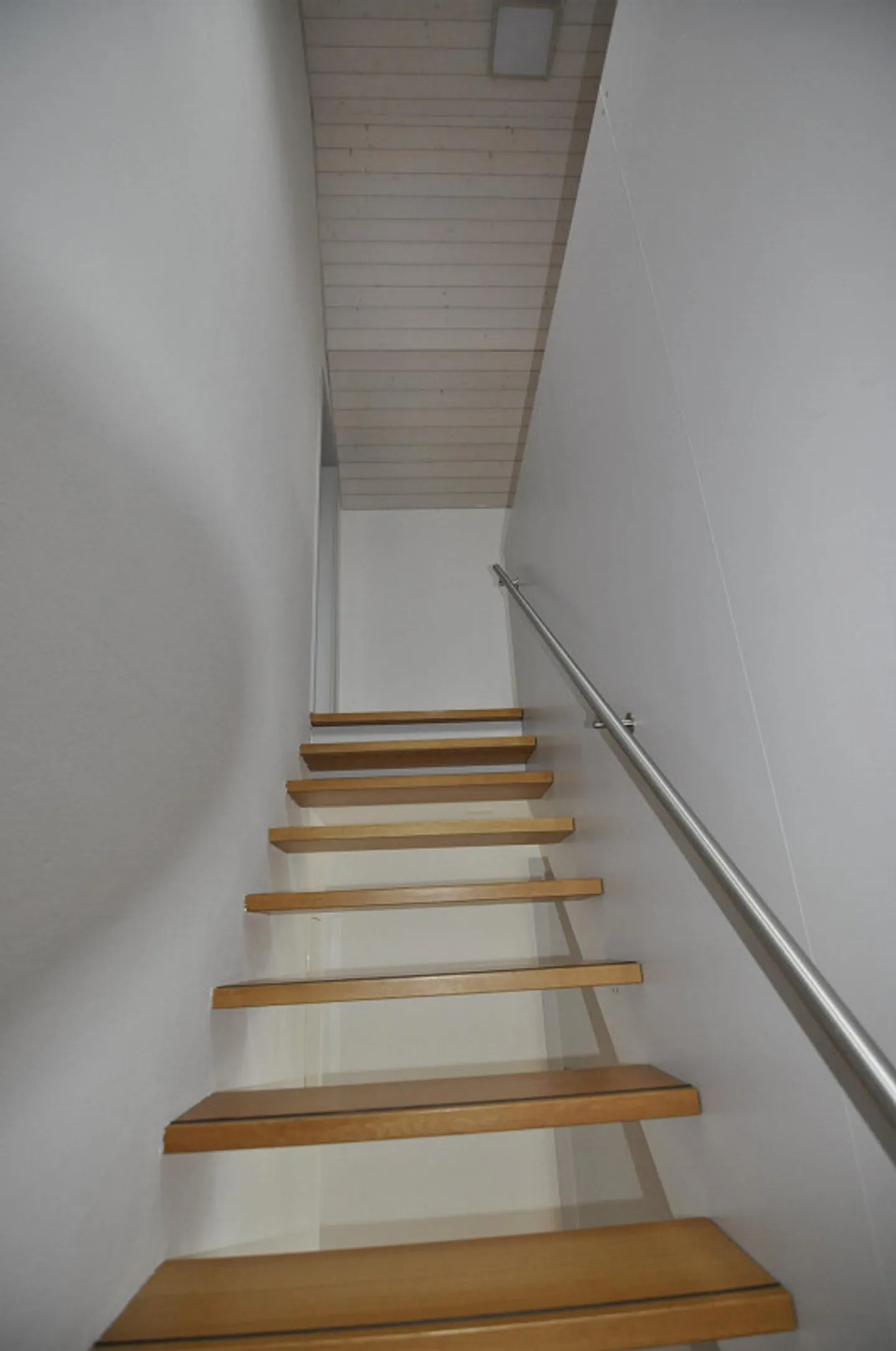 Appartamento duplex spazioso e moderno di 4,5 stanze nel centro del villaggio - Foto 9 di 14