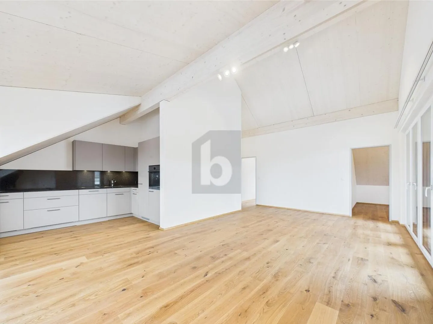 Penthouse for rent - Photo 2 of 6