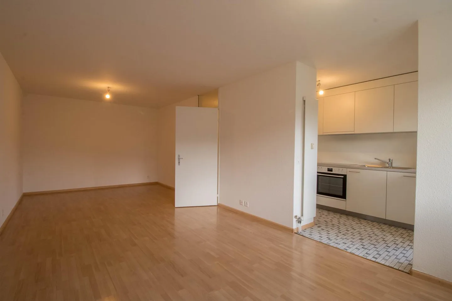Appartamento in affitto di 3 stanze accogliente in una zona residenziale popolare - Foto 3 di 8