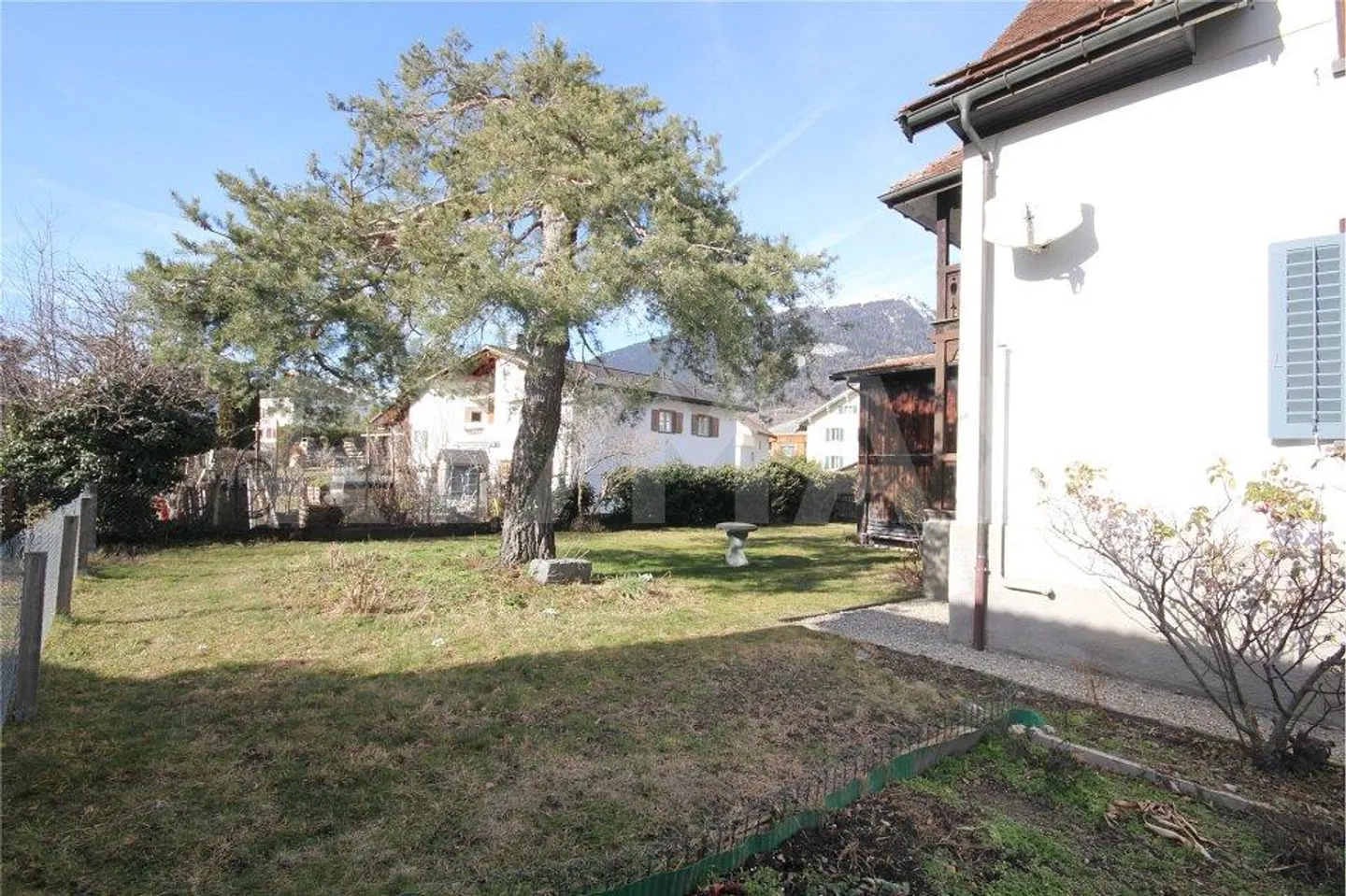 Casa storica a tre famiglie con fascino e potenziale - Foto 7 di 9