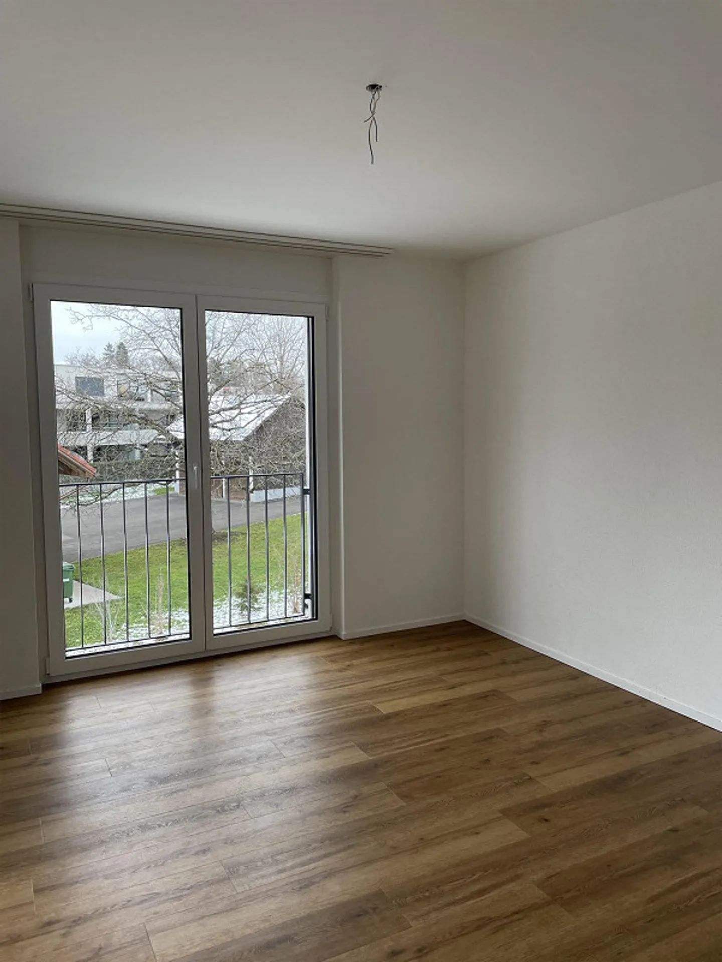 Ampio appartamento mansardato di 4,5 locali con 2 terrazze a Hombrechtikon - Foto 3 di 5