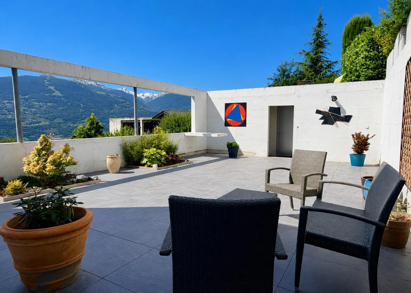 Contemporary Villa with Stunning Views - Photo 4 of 13