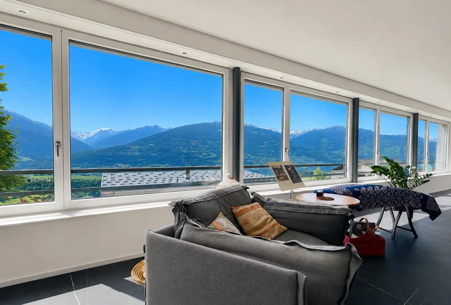 Contemporary Villa with Stunning Views - Photo 10 of 13