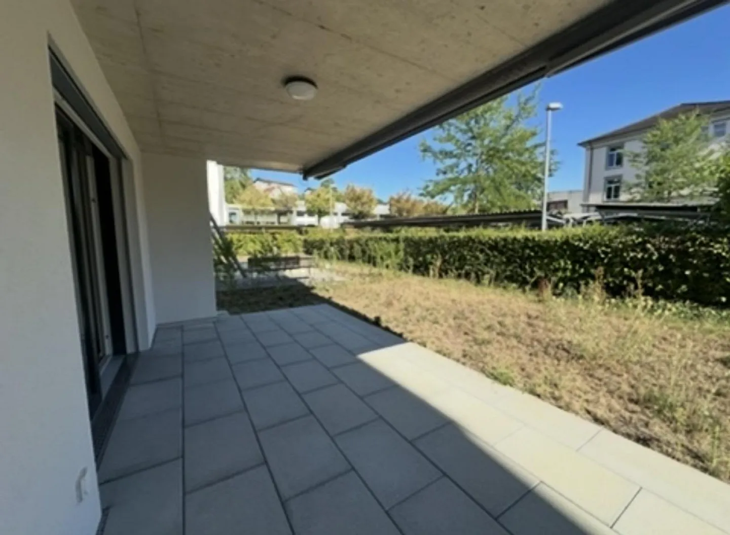 Moderne Gartenwohnung mit Privatgarten - Foto 3 von 15