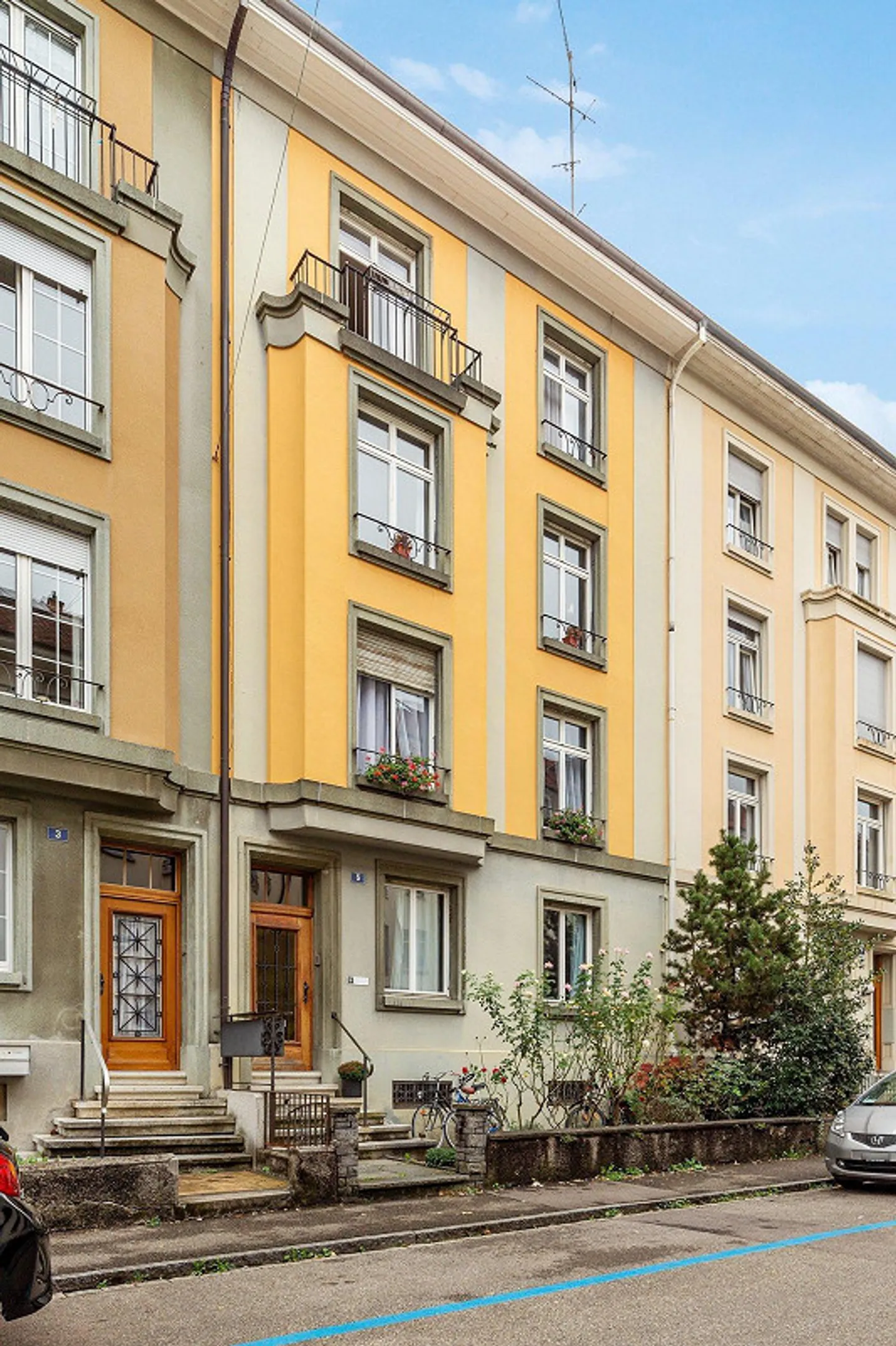 Urban Living in Gundeli: Charming 3-Room Apartment in Baumgartner House near SBB - Photo 1 of 7