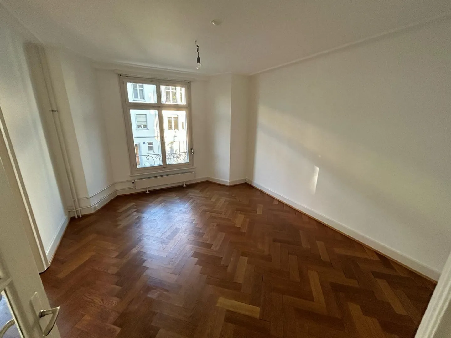 Urban Living in Gundeli: Charming 3-Room Apartment in Baumgartner House near SBB - Photo 3 of 7
