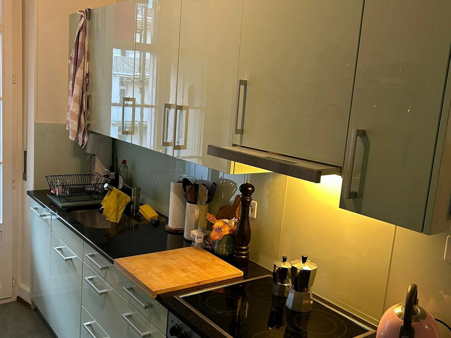 Urban Living in Gundeli: Charming 3-Room Apartment in Baumgartner House near SBB - Photo 4 of 7