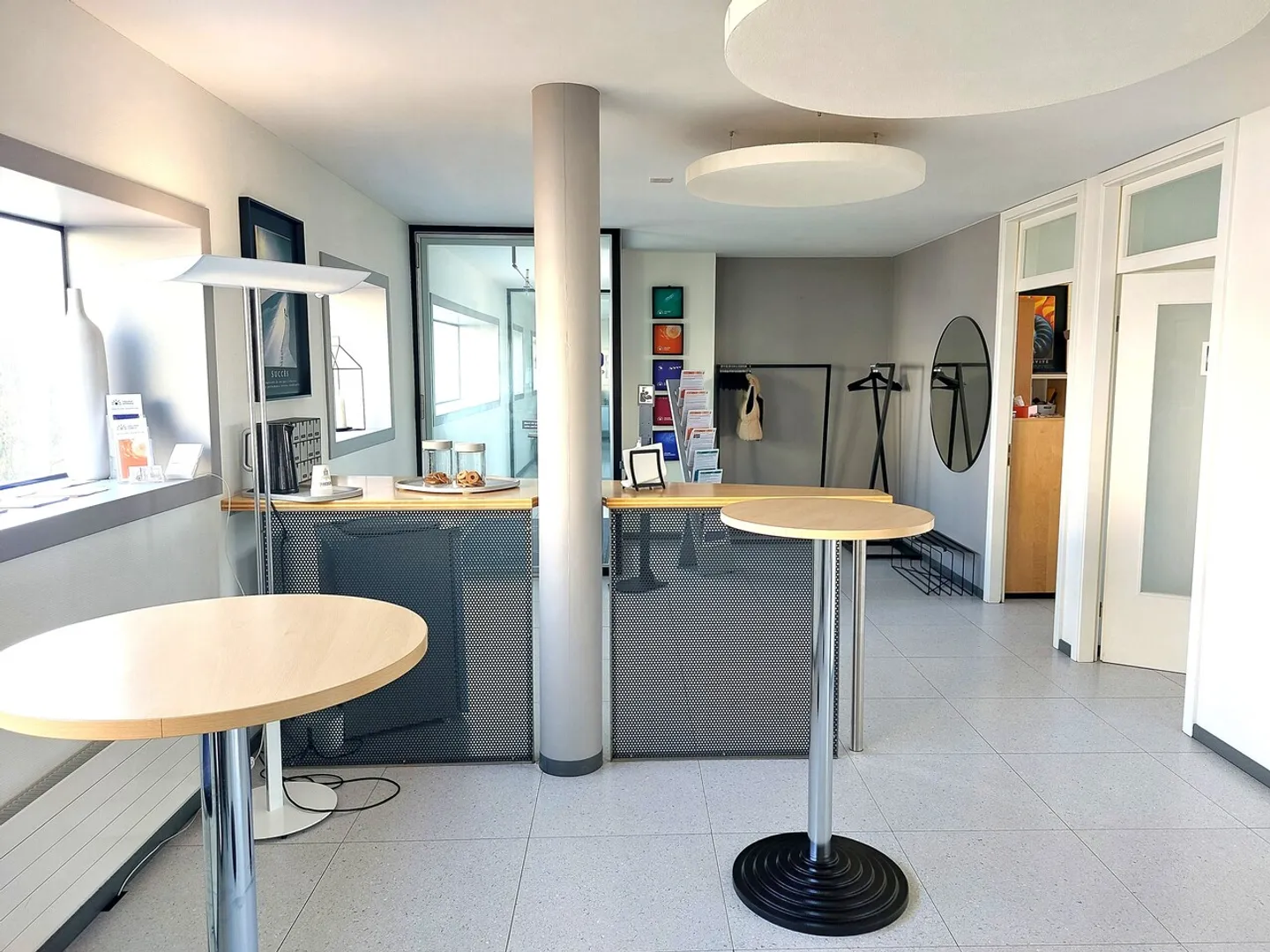Ufficio moderno - Contratto di locazione flessibile - Ampio parcheggio - vicino a tutto - Foto 2 di 5